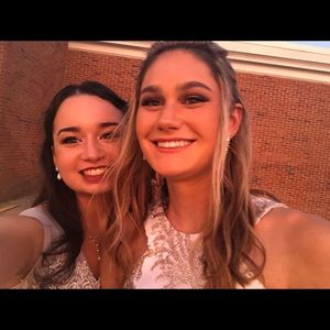 Meet your Posher, Jillian